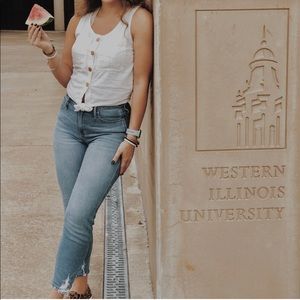 HOLLISTER HIGH RISE MOM JEAN SIZE 3 w26L27